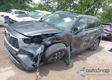 2021 Toyota Highlander Xle z USA, uszkodzony, nr VIN 5TDGZRBH8MS528707